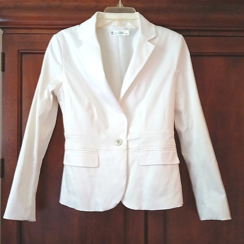 ❤️💕New York & Company fitted blazer❤️💕
